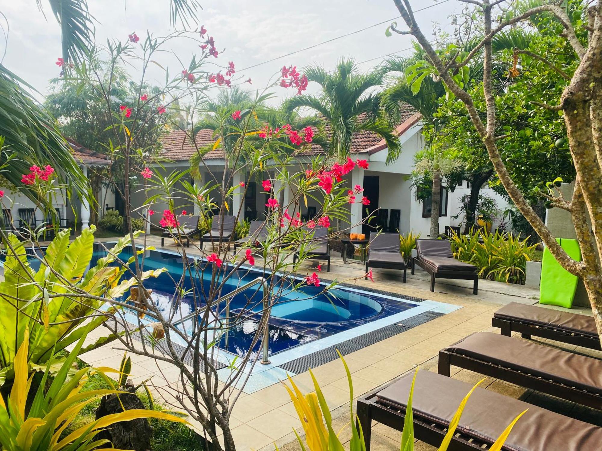 Sujeewani Villa Негомбо Екстериор снимка
