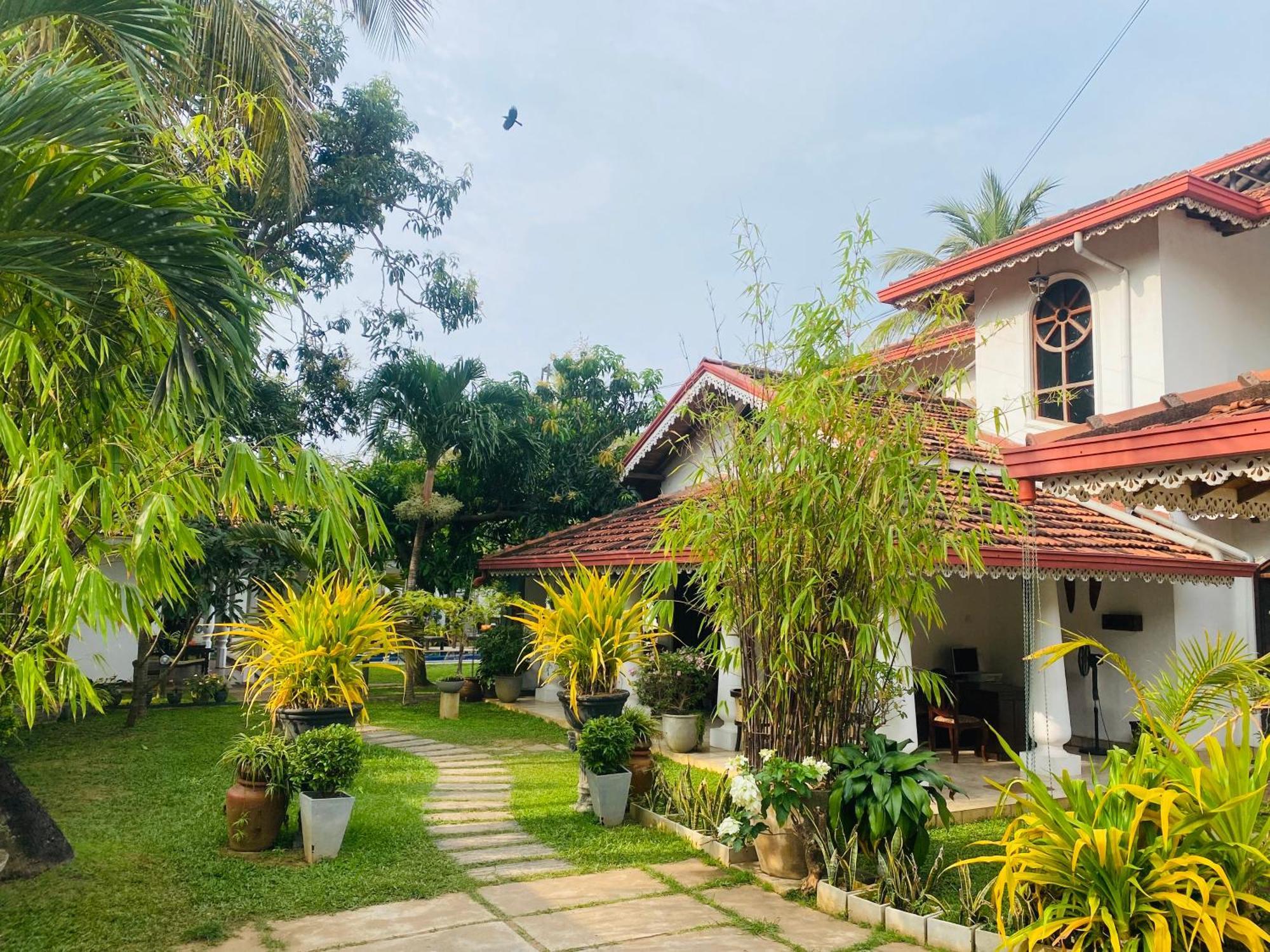 Sujeewani Villa Негомбо Екстериор снимка