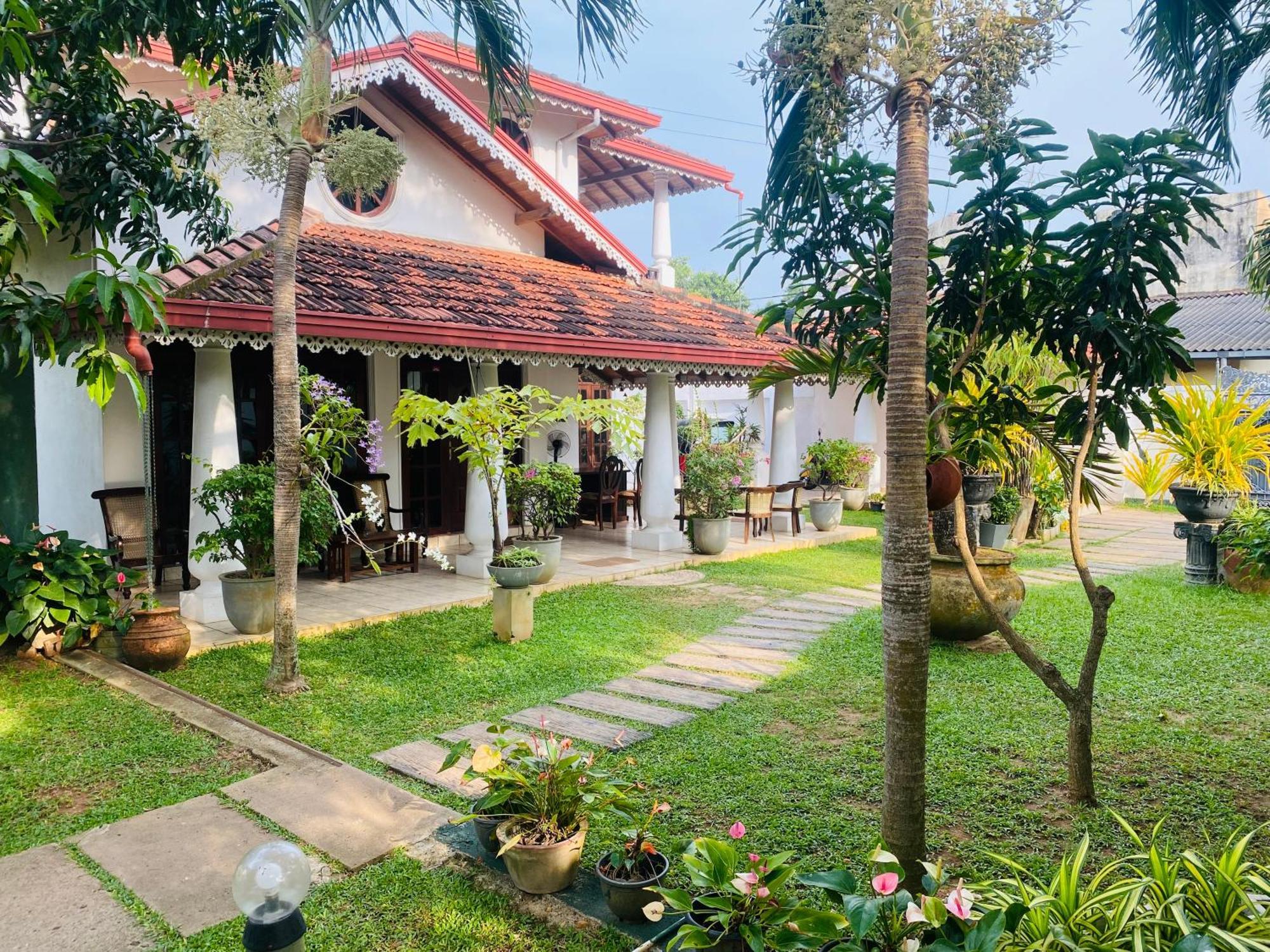 Sujeewani Villa Негомбо Екстериор снимка