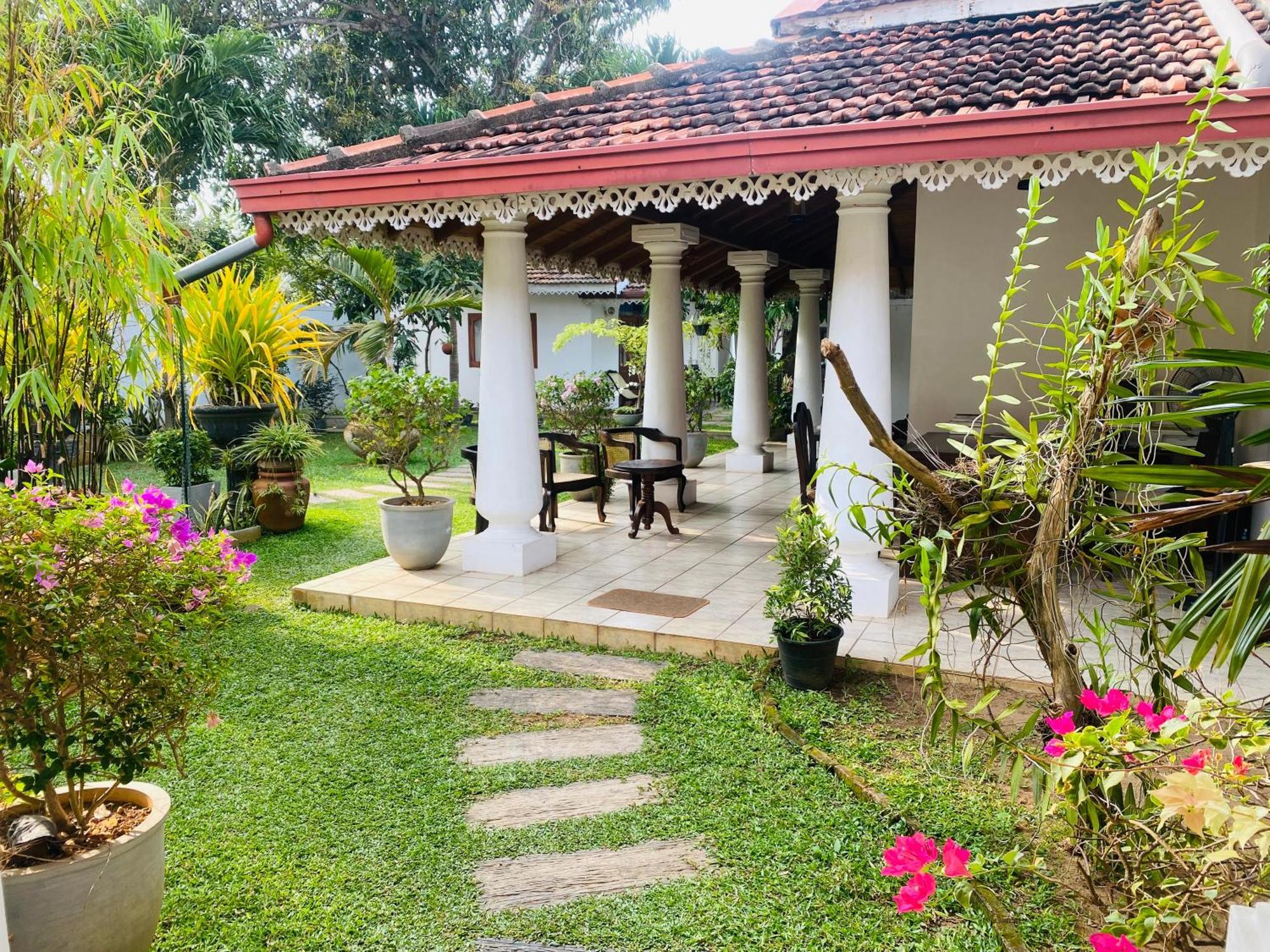 Sujeewani Villa Негомбо Екстериор снимка
