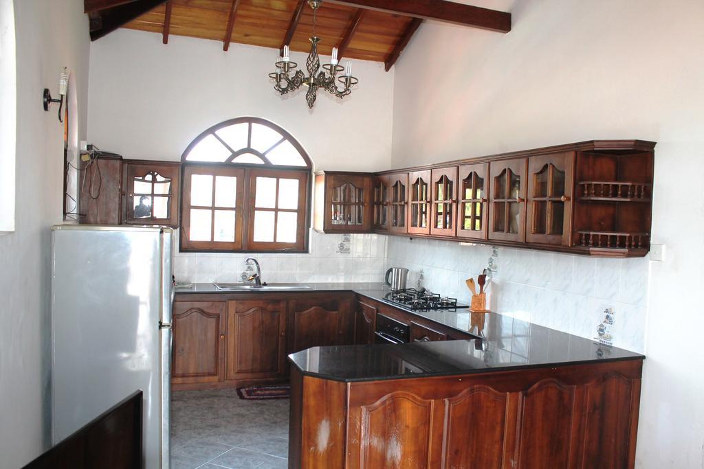 Sujeewani Villa Негомбо Екстериор снимка