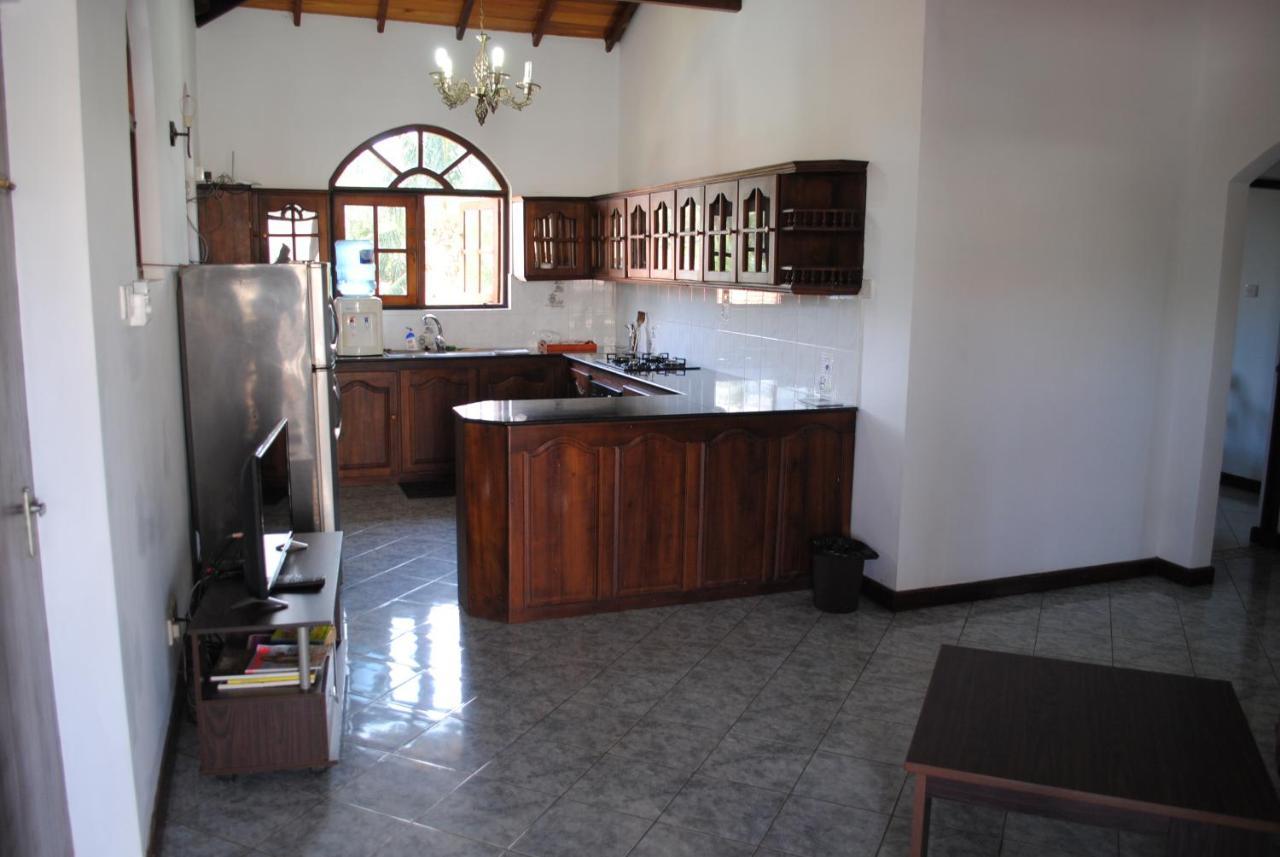 Sujeewani Villa Негомбо Екстериор снимка